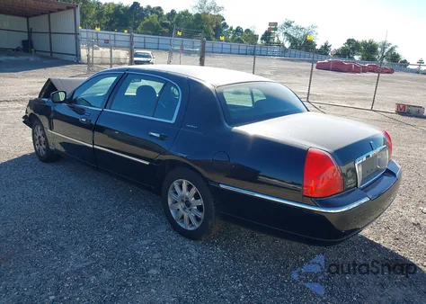 2009 Lincoln Town Car Signature L from USA, damaged, VIN 2LNHM85V49X614652